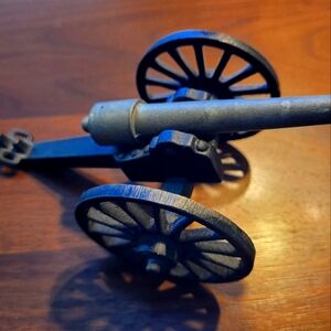 Metal display cannon
